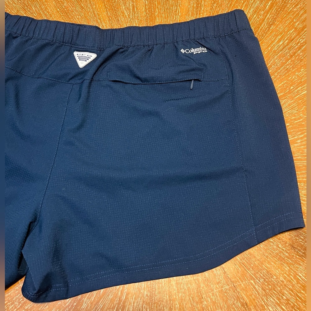 Columbia PFG Women’s Shorts - Picture 3 of 6